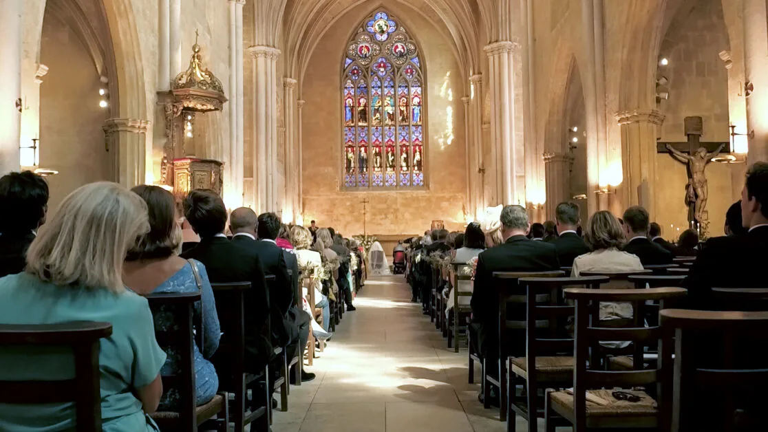 Intérieur de la cathédrale aix en provence pendant un mariage
