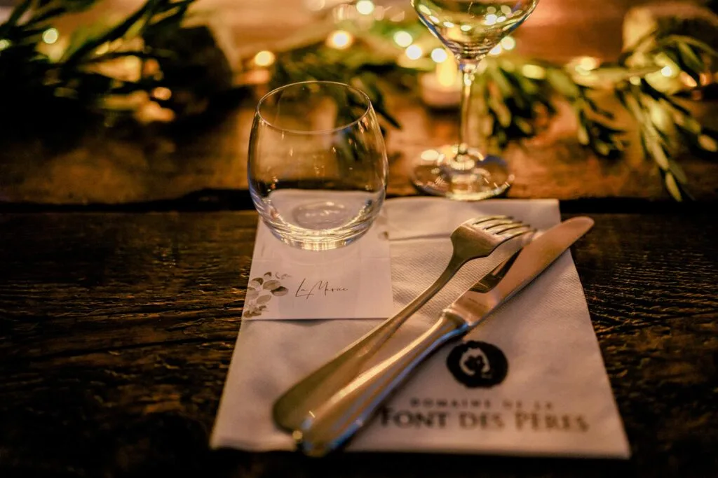 Déco de table de mariage pendant la soirée