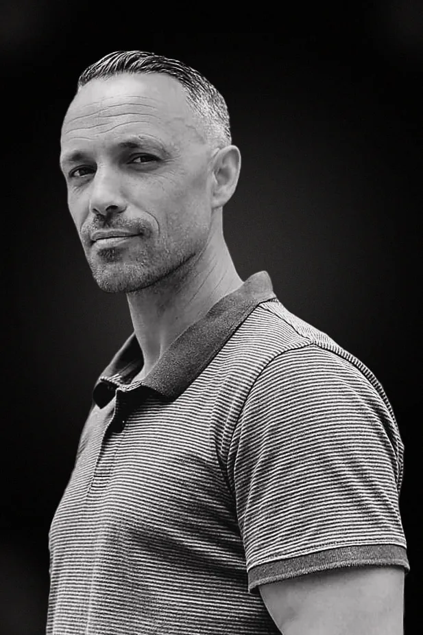 portrait noir et blanc d'olivier vidéaste