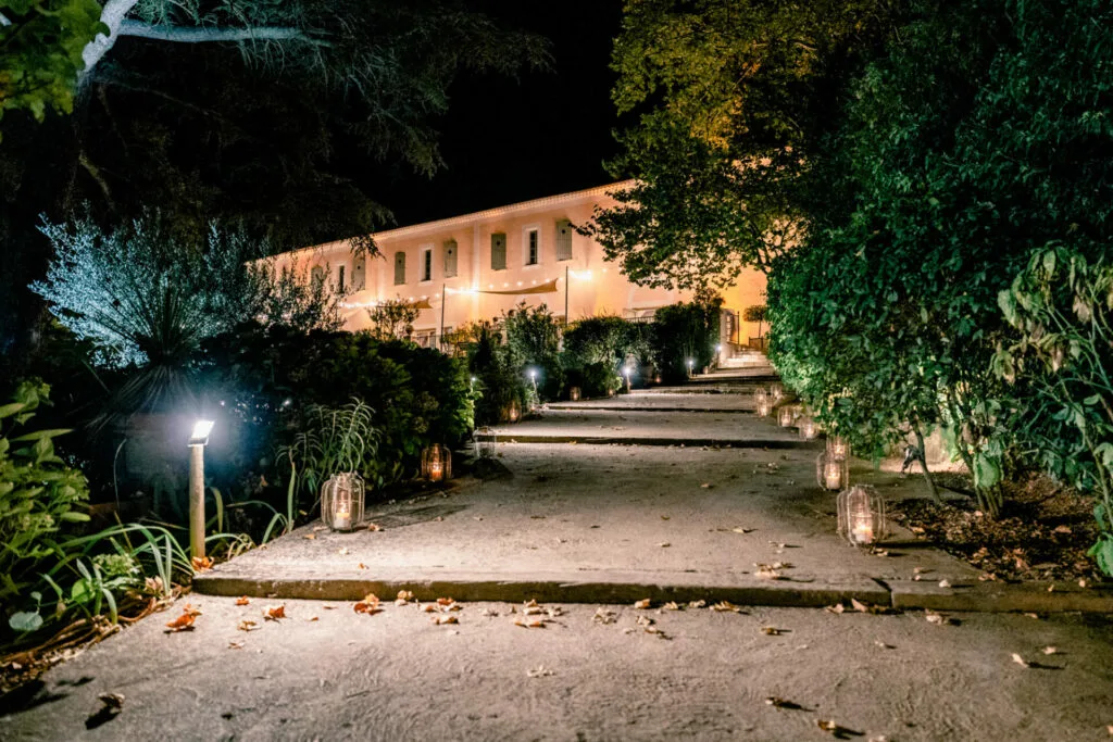 entréé la magnanerie de nuit