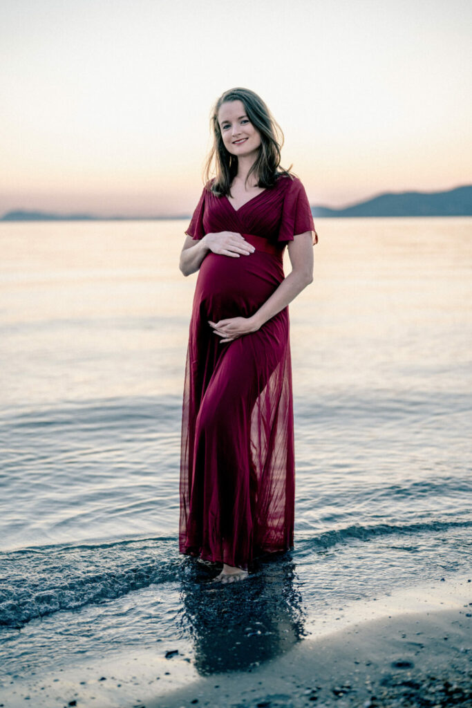 femme enceinte sur la plage